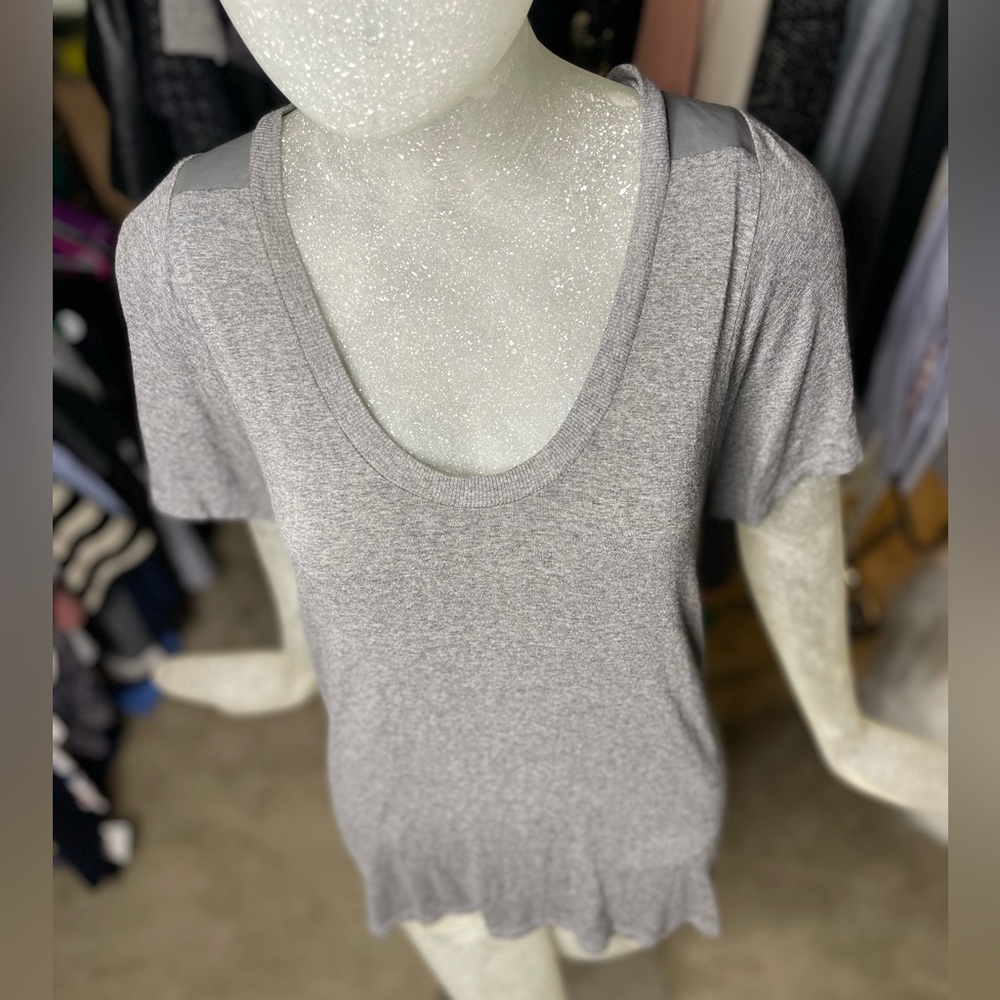 Mason Women’s Gray Short Sleeve Top with Lambskin Shoulder Detail. Size Small